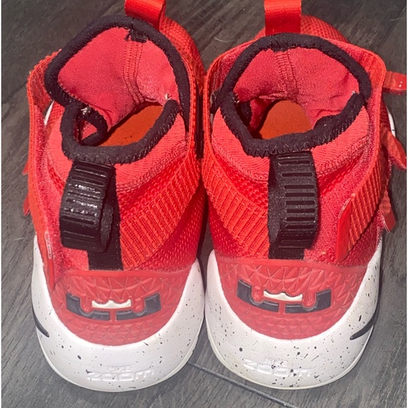 Nike Lebron Solider Zooms - Picture 3 of 4